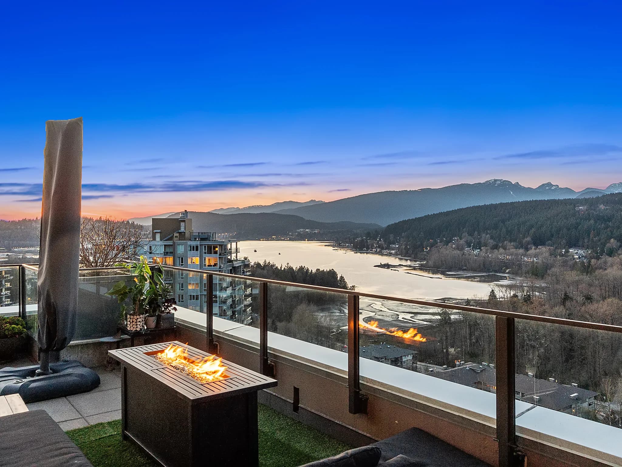301 Capilano Road, photo 8