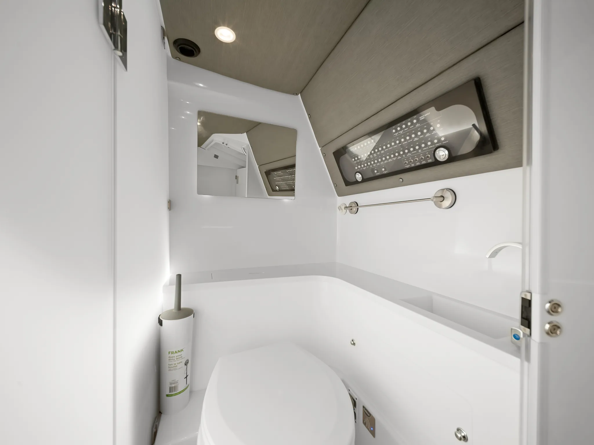 Yacht Two, photo 16
